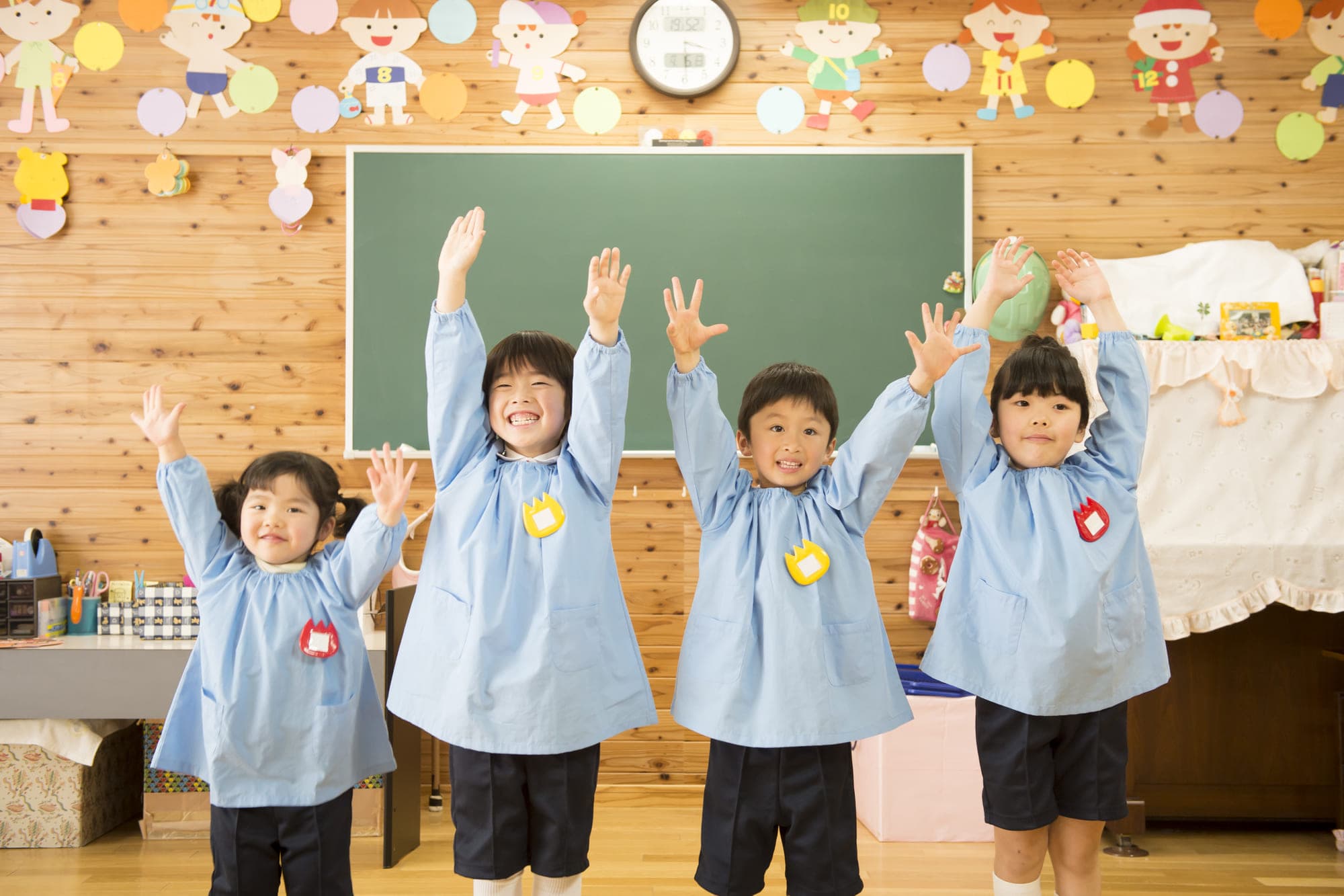 幼稚園・保育園での活用:保護者の個人連絡先を使わずに確実に届ける