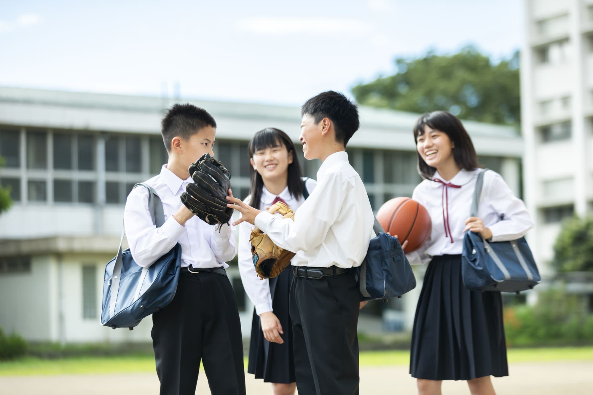 小学校・中学校での活用:クラス・部活・保護者会の連絡を安全に整理する